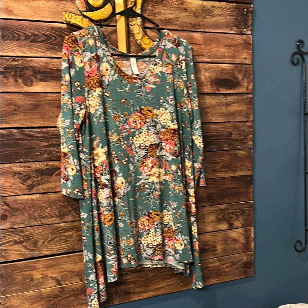 Honey Me Floral Green Top